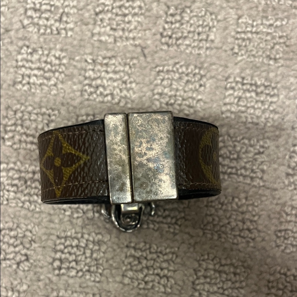 Louis Vuitton Elephant Cuff Bracelet - Silver & Brown - Picture 3 of 10